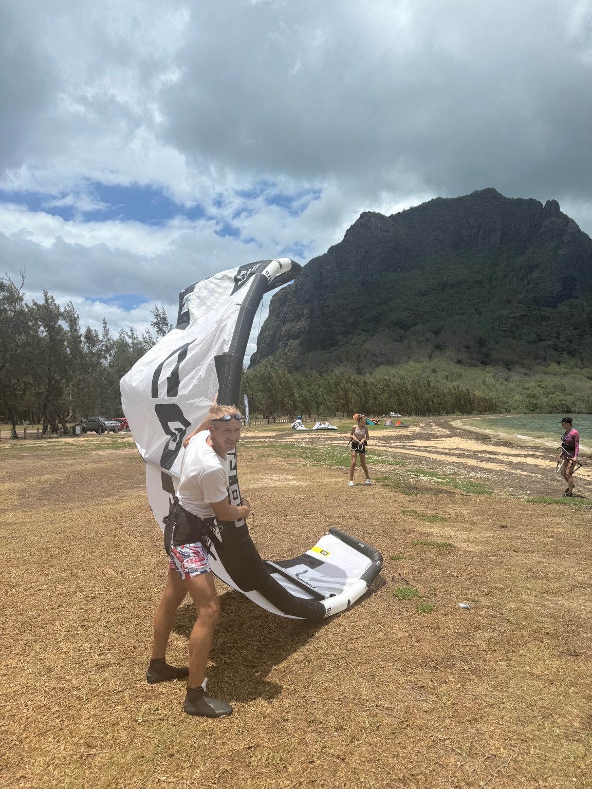 Student launching kite with instructor support, Le Morne